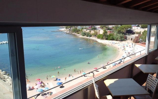 Bue Marino Hotel & Cocktail Bar