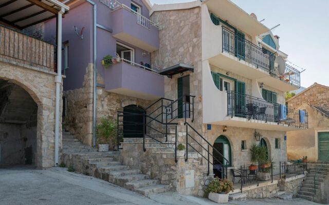 Stunning Home in Makarska With Wifi and 2 Bedrooms