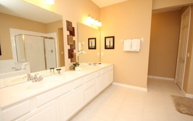 Lake View Delight 3 Bedroom Condo