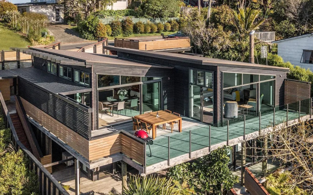 Taonga with panoramic sea views
