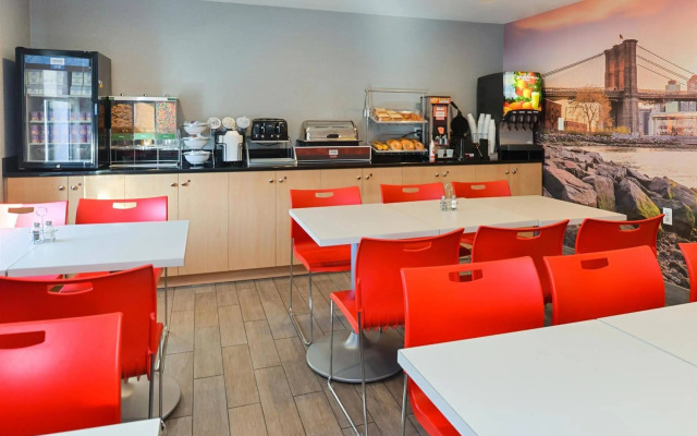 Red Lion Inn and Suites Brooklyn