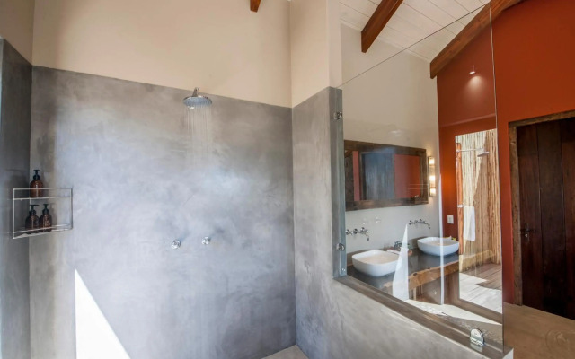 Tamodi Lodge and Stables