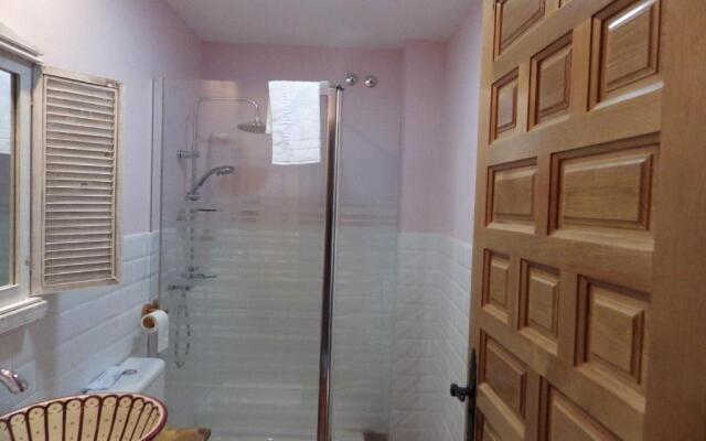 Ana de las Tejas Azules