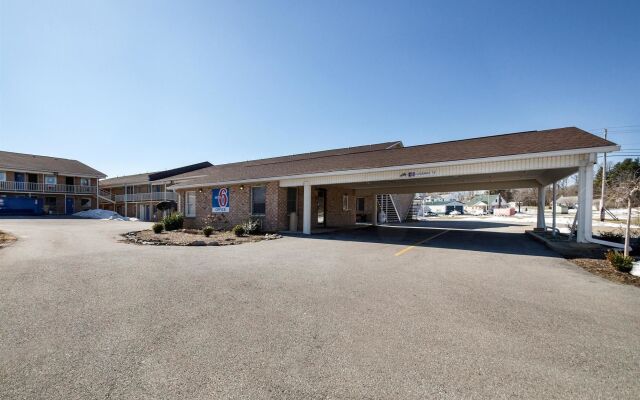 Motel 6 Charles Town, WV