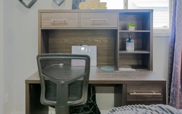 240 Spacious Modern Home w AC