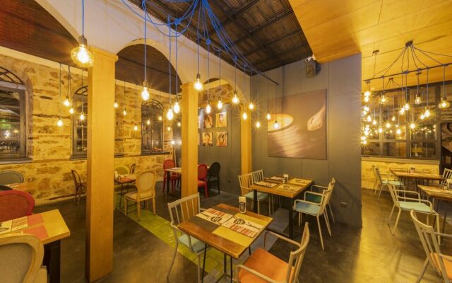 Cozy Studio Hotel Room Near Hadrian s Gate