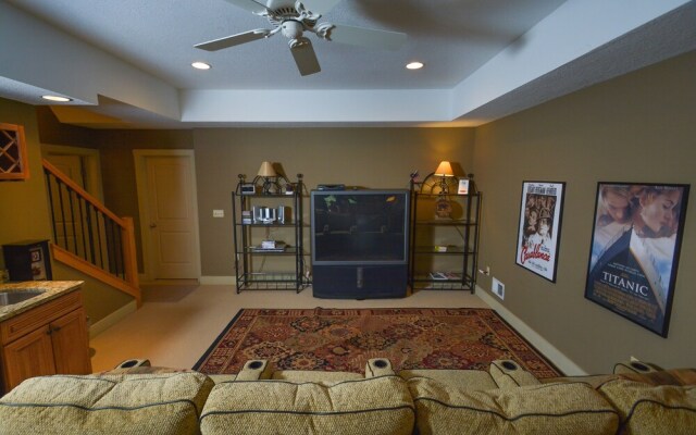 Whispering Pines 5 Bedroom Townhome