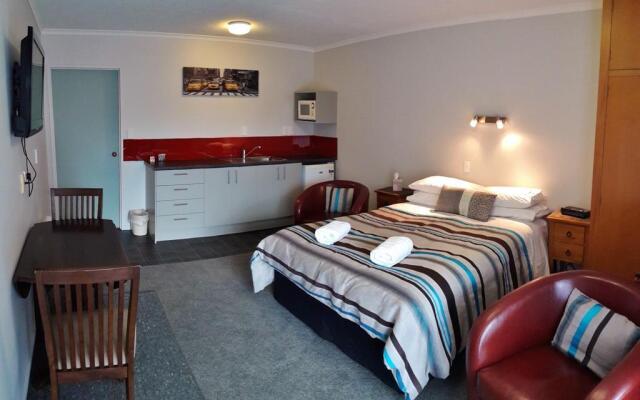 Academy Lodge Motel