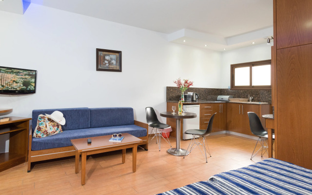 Loutsiana Hotel Apts