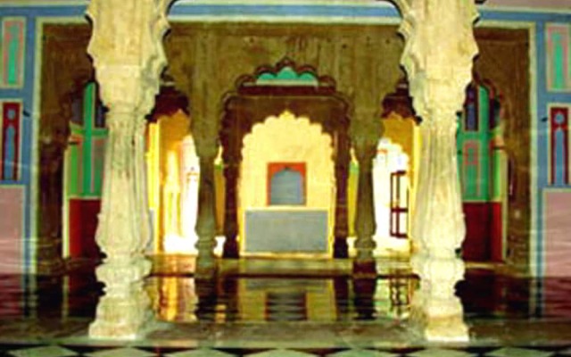 Mahalkhas Palace