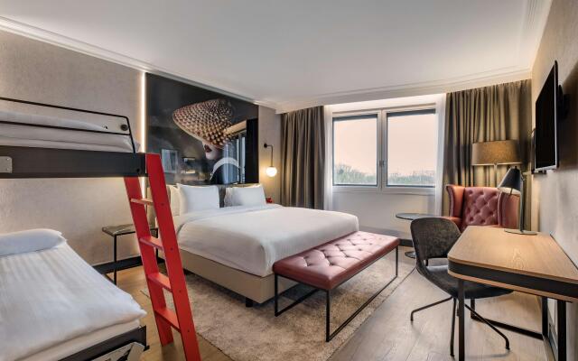 Radisson RED Hotel London Heathrow