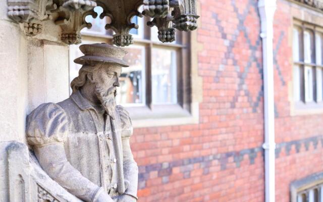 Centrally-located Flat in Stunning Period Building