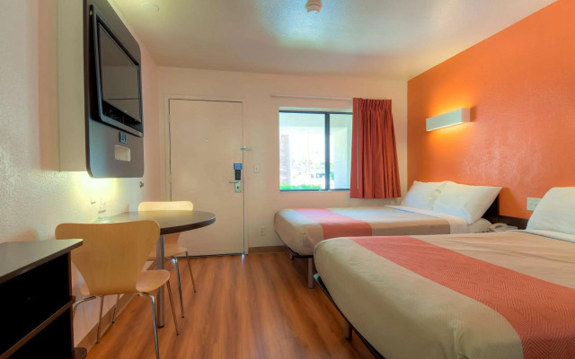 Motel 6 Palm Springs, CA - Downtown