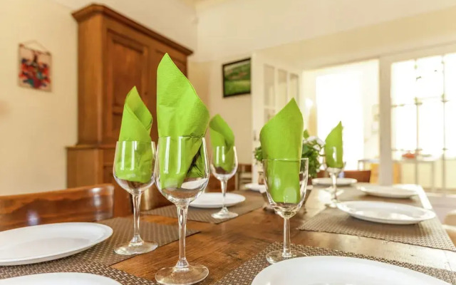 Spacious Holiday Home With Garden