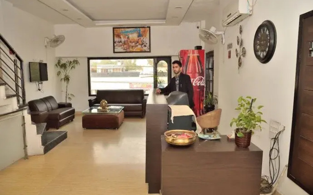 JK Rooms 129 RC Regency -Nr. Golden Temple.