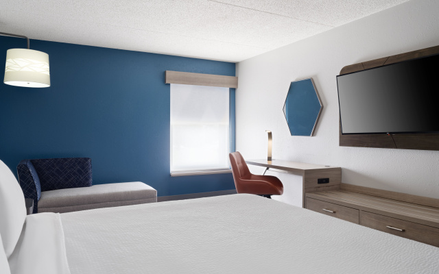 Holiday Inn Express Indianapolis Airport by IHG