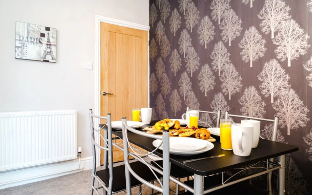 Cosy 4-bed - Sleeps 7, Garden & Pet-friendly