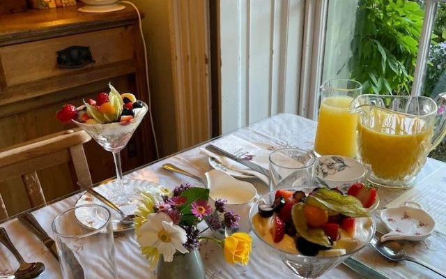 Peacocks Tearoom and Fine B&B