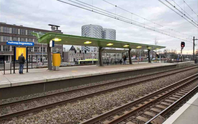 Spacious Nice House Near Amsterdam City Centre and Schiphol Airport - Hotel in Ámsterdam - Photo 3
