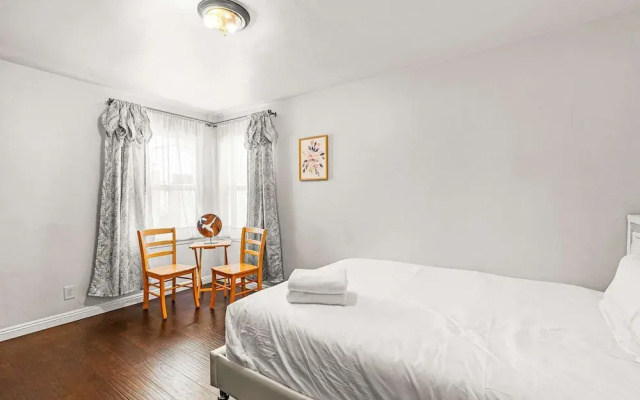 Spacious Retreat w Large Kitchen Outdoor Patio
