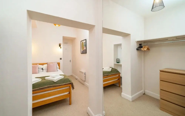 The Jam - Cunningly Good Cunningham Street Apartment