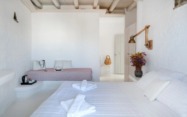 Zefi Hotel & Suites