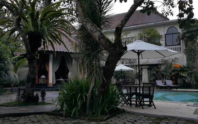 Sarasvati Borobudur