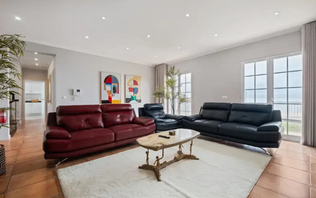 Villa Eastern Edge by Homie