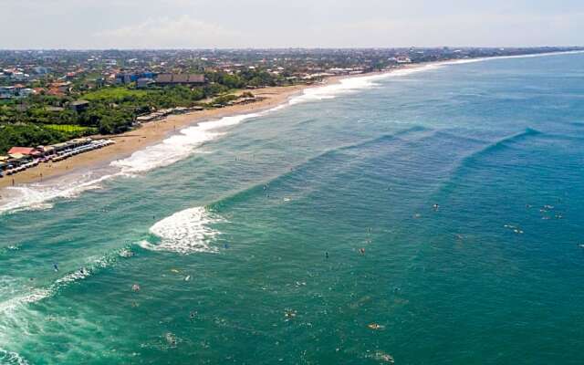 Spacious 8 bedroom pool villa in Canggu