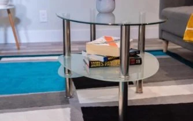 Air & Road Travelers' Perfect Spot! + Full Kitchen