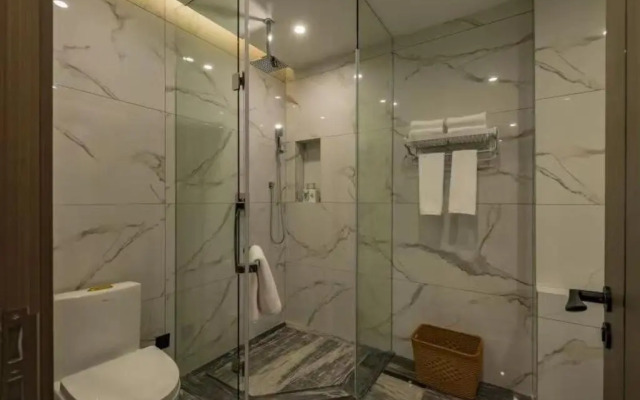 Rezen Hotel Wansheng International