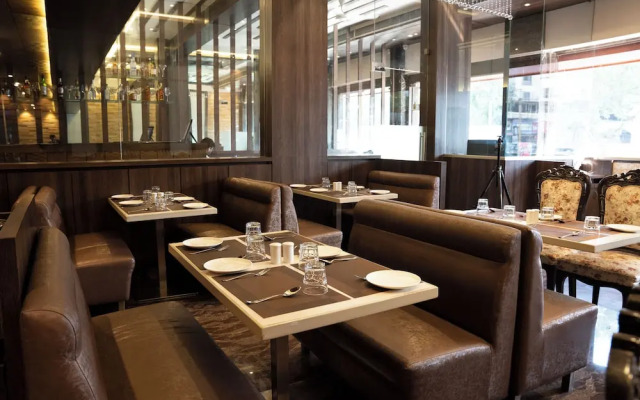 Gold Crest Business Hotel