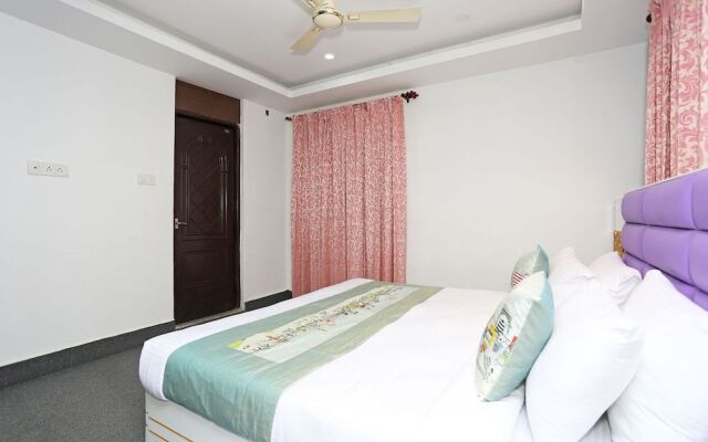 OYO 9855 Hotel Royal Suites