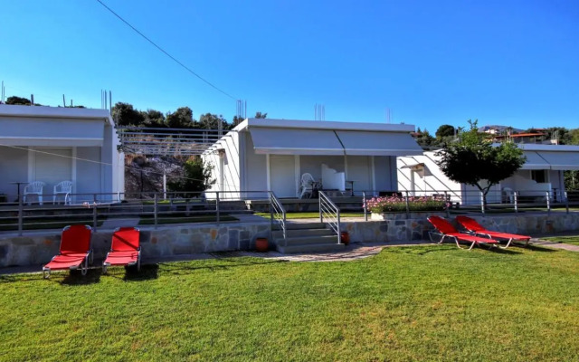 Eretria Cozy Home - Spacious Garden Retreats