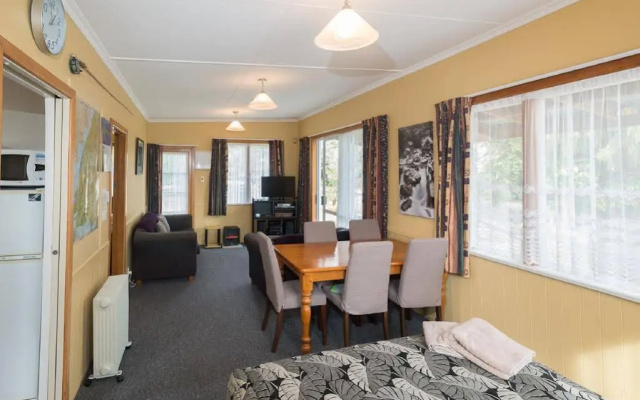 Accommodation Fiordland Self Contained Cottages – Guest Rooms – Te Anau