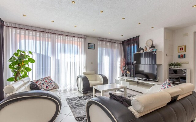 Stunning Home in Jadranovo With 5 Bedrooms, Jacuzzi and Wifi