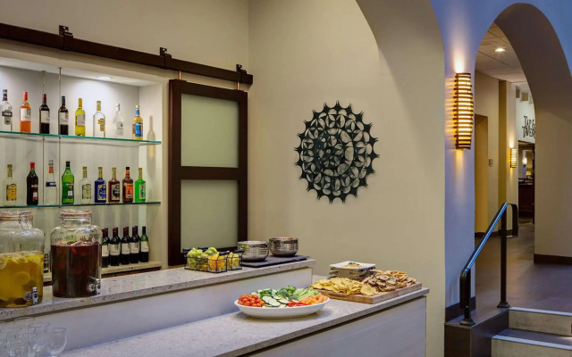 Embassy Suites by Hilton Dallas Love Field