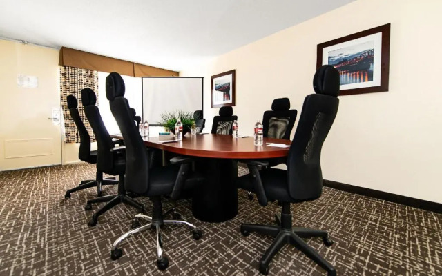 Rodeway Inn & Suites