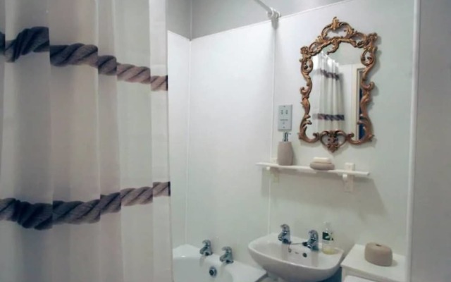 JOIVY Stylish Castle View Apartment