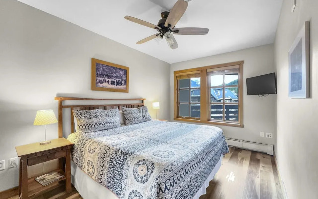 Amazing Condo Center Village Unit, Short Walk to American Eagle - PP310 by RedAwning