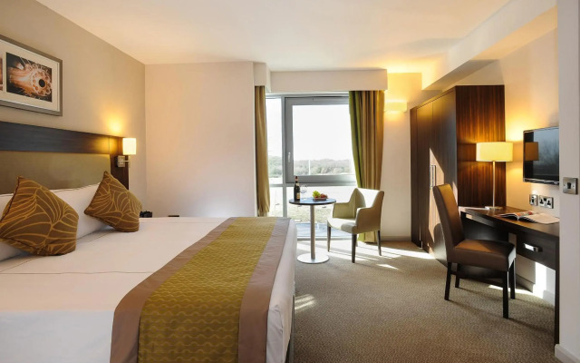 Heston Hyde Hotel