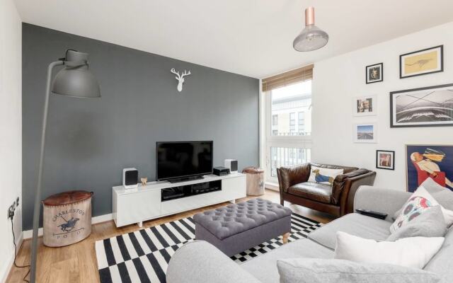 Ultra Stylish 2 Bed/2 Bath with Balcony & Parking