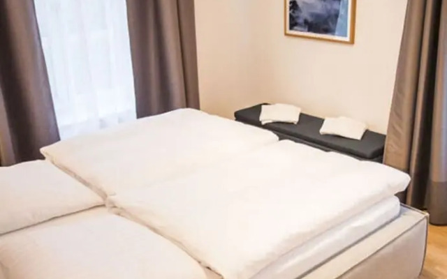 Small House Lake Modern Retreat