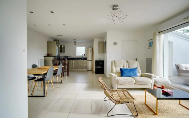 Nice apartment Mérignac with terrace and parking