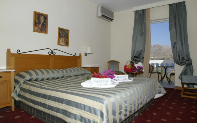 Crithoni's Paradise Hotel