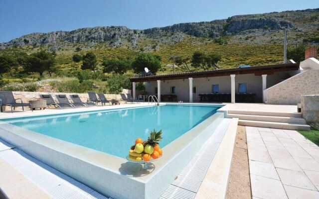 Awesome Home in Podstrana With Wifi and 8 Bedrooms