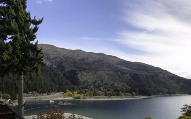 Lake Hawea Hostel