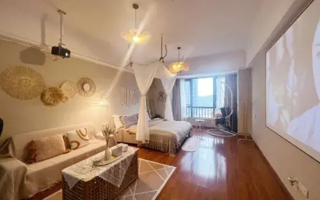 Guangzhou TT Net Red Boutique Theme Apartment