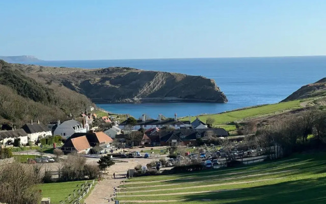 Comfy 2 bed house located at Wareham train station