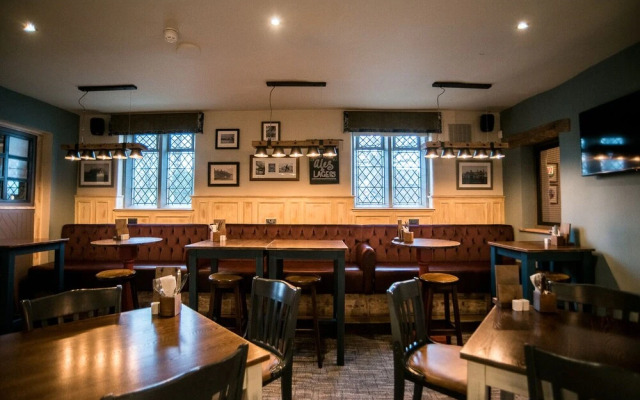 Cat & Lion Country Pub and Hotel